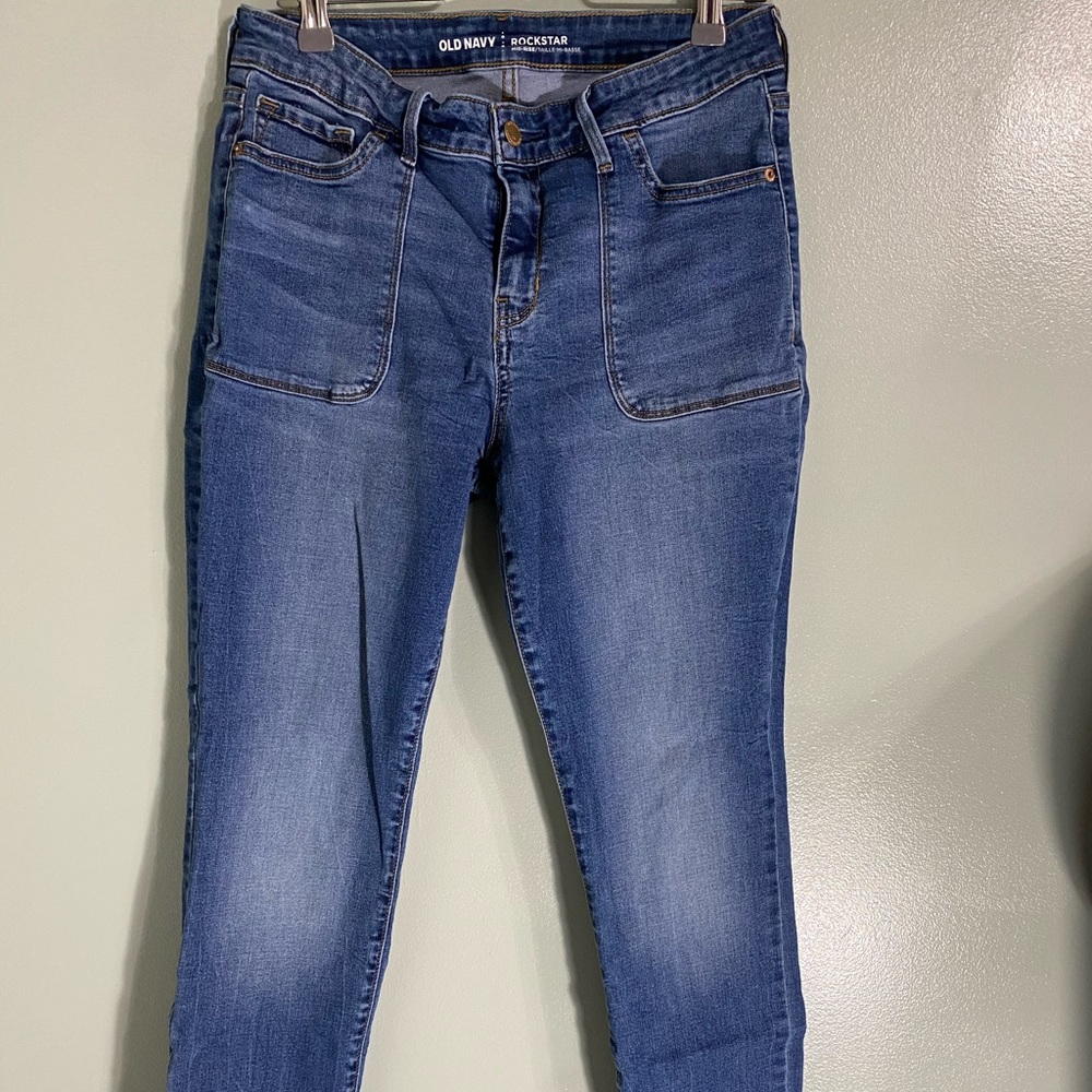☀️5/$20 OldNavy Rockstar mid rise Jeans.